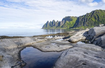 Tidal pools, rocky coast of Tungeneset, Devil's Teeth, Devil's Teeth, Okshornan, Ersfjorden, Senja