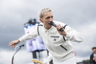Felix Brummer (Felix Kummer), singer of Kraftklub at a secret gig of the band at the Rock am Ring