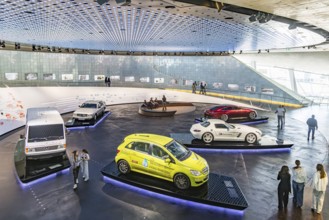 Mercedes-Benz Auto 2000 from 1981: The Mercedes-Benz Museum in Stuttgart presents a journey through