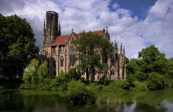 Johanneskirche, Feuersee, water is green from blue-green algae, Stuttgart-West, Stuttgart,