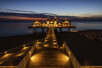 The pier of Sellin in the night