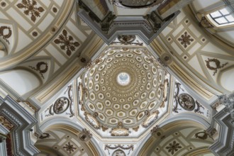 Transept with dome, Church Chiesa del Carmine, built 1730-58, Martina Franca, Valle d?Itria, Trullo