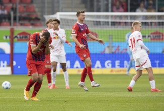 Football match, Benedikt GIMBER 1.FC Heidenheim, left, cannot understand the decision of the