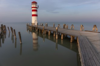 Leuchtturm im Morgenlicht, Langzeitbelichtung, Podersdorf am See, Neusiedlersee, Burgenland,