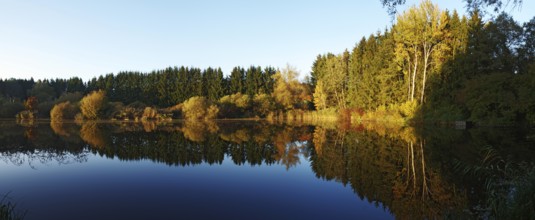 Autumn atmosphere at the Wannenberg pond