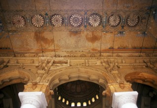 The Thirumalai Nayak Palace was built by King Thirumalai Nayak in 1636 CE and is a classic fusion