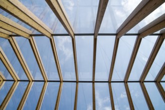 Modern cover made of laminated beams and glass plates