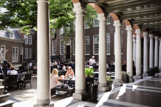 Cafe in the courtyard of the Historical Museum, city centre, Amsterdam, Noord-Holland,