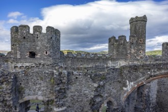Conwy Castle, historic castle ruins, castle wall with arches and towers, Conwy, Wales, Great