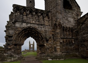 West portal and the ruins of the east wall in the view, St., Sankt, Saint