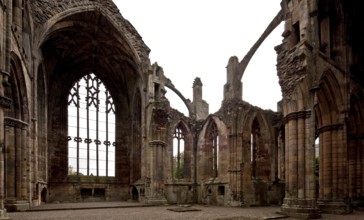 Choir left and south transept from inside, St., Sankt, Saint