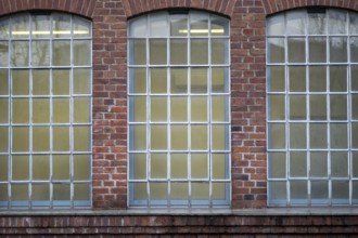 Of 100 years old industrieal buildings, windows