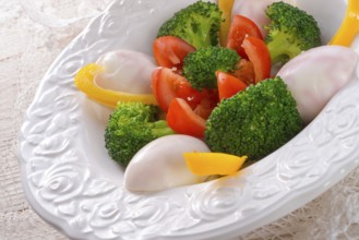 Marbled eggs with vegetables
