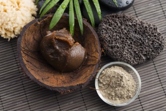 Homemade body peeling with sugar, olive oil and face mask