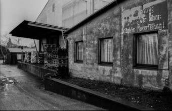 Germany, Sternberg, 01.02.1992, Plan fulfilment sign: Our contribution to the positive balance: