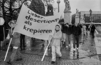 Germany, Berlin, 17 November 1990, deserter, demonstration, demonstration by opponents of