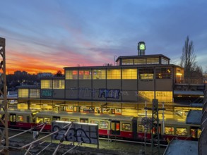 Germany, Berlin, 28.12.2023, Bornholmer Straße S-Bahn station, platform, sunset, Europe