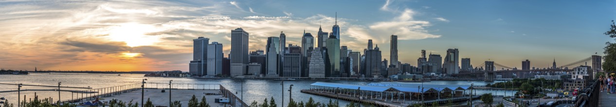 Sunset over Manhattan Skyline, view from Brooklyn, USA, North America
