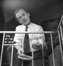 Father in the 1940s. Actor Åke Söderblom, 1910-1965 tries his best at amusing his son from outside