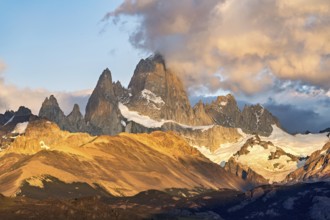 Mount Fitz Roy in the morning light in Los Glaciares El Chaltén National Park, Santa Cruz,
