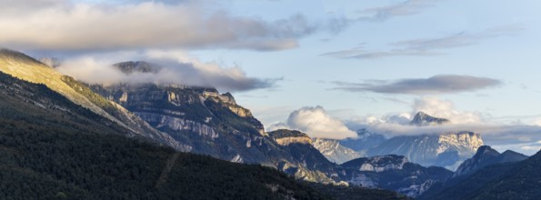 Castillo Mayor (2020 m) and foothills of the Sestrales, Ordesa i Monte Perdido National Park,