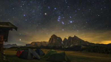 Alpe di Siusi, Seiser Alm, Sassolungo a Sassoplatto at night with the stars