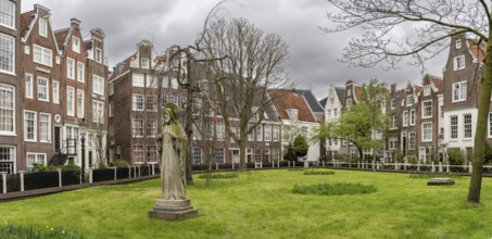Begijnhof, houses of the Beguines, lay Catholic sorority, Amsterdam, Netherlands
