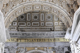 St Peter's Basilica, Vatican, Rome, Lazio, Italy, Europe, Detailed ceiling decoration with