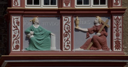 Wolfgangbau, 1538-39 by Andreas Günther, western oriel on the courtyard side with sculptural