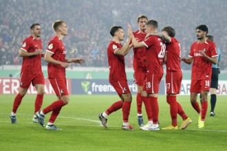 Freiburg goal celebrations: Matthias Ginter (SC Freiburg) puts Sportclub on the winning track with