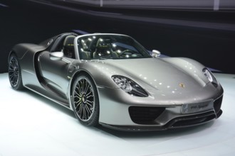 Porsche 918 Spyder with high-performance hybrid