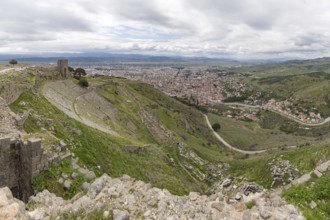 A picture of the Temple of Athena and Theater of the Pergamon Ancient City, with the city of