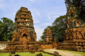 Beautiful photo of Ayutthaya Buddha Temple Ruins taken in thailand