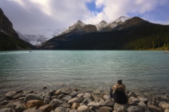 Lake Louise, Banff, Alberta Kanada travel destination with turquoise water