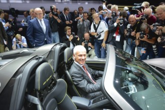 Porsche CEO Matthias Müller with Porsche 918 at the IAA 2013