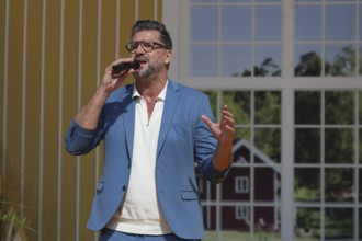 Andre Stade (singer, musician) on the ARD TV programme Immer wieder sonntags, Rust, Germany /