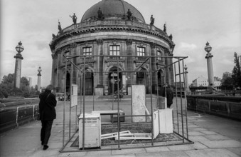 Germany, Berlin, 19 October 1991, art action by Tacheles, on the Monbijou Bridge, in front of the