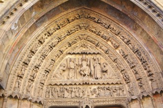 Cathedral of Leon door gothic arch in Castilla at Spain