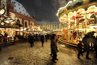 Christmas market, carousel and Alte Nikolaikirche am Römer, Römerberg, Old Town, Frankfurt am Main,