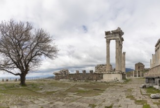 A picture of the Temple of Trajan at the Pergamon Ancient City