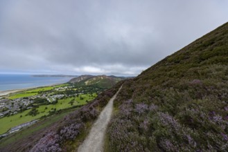 Jubilee circular walk in the mountains by the sea with views of Penmanmwar on the edge of Snowdonia