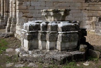 Fontaine-Chaalis, Royal Abbey of Chaalis, North Conche Base of a bundle pillar and upper part of a