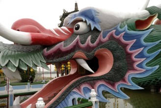Dragon in front of the spring and autumn pavilions, Lotusee, Kaohsiung, Taiwan, Asia