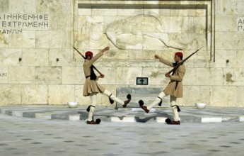 Greek soldiers at the parliament in Athens
