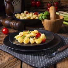Crispy gnocchi with roasted asparagus and tomatoes