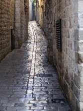 Alley in the old town centre, Dubrovnik, Dalmatia, Croatia, Europe