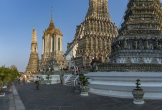 A picture of the Wat Arun Temple
