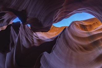 A picture of the rock formations of the Lower Antelope Canyon
