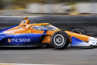 SCOTT DIXON (9) (NZL) of Auckland, New Zealand qualifies for the Bitnile.com Grand Prix of Portland