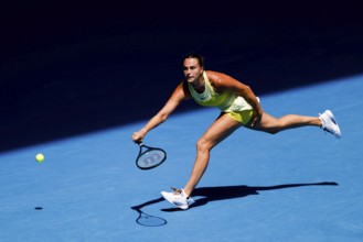 MELBOURNE, AUSTRALIA - JANUARY 19: Aryna Sabalenka of Belarus hits a forehand to Mirra Andreeva of